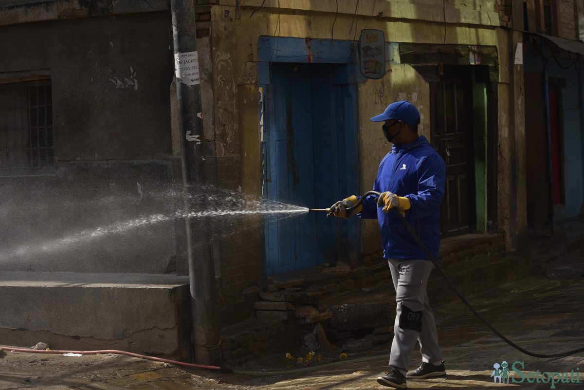 https://raracms.setopati.com/uploads/shares/2020/sujita/spray at kathmandu/Disinfection spraying (1).JPG